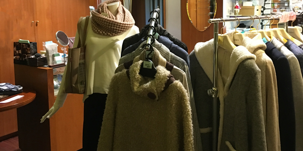 西神中央店のニーノの洋服